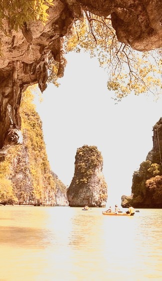 Canoe trips in Phang Nga Bay / Thailand